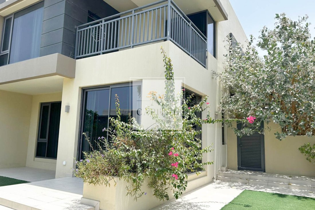 Townhouse in Umm Suqeim, Dubai, United Arab Emirates 2 - 18648245