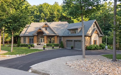 House in Saint-Lazare, Quebec, Canada 1