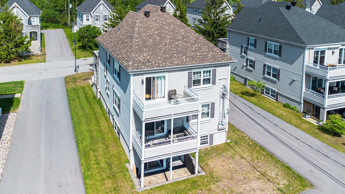 House in Bois-des-Filion, Quebec, Canada 2 - 18643661