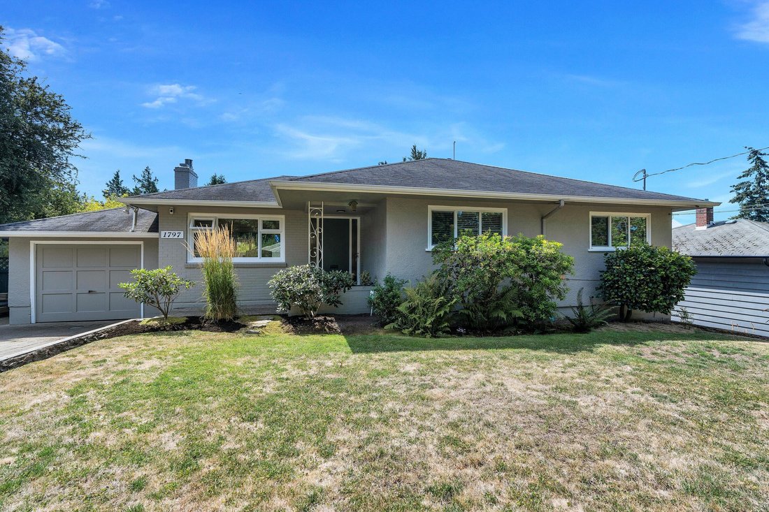 House in Saanich, British Columbia, Canada 4 - 18647293