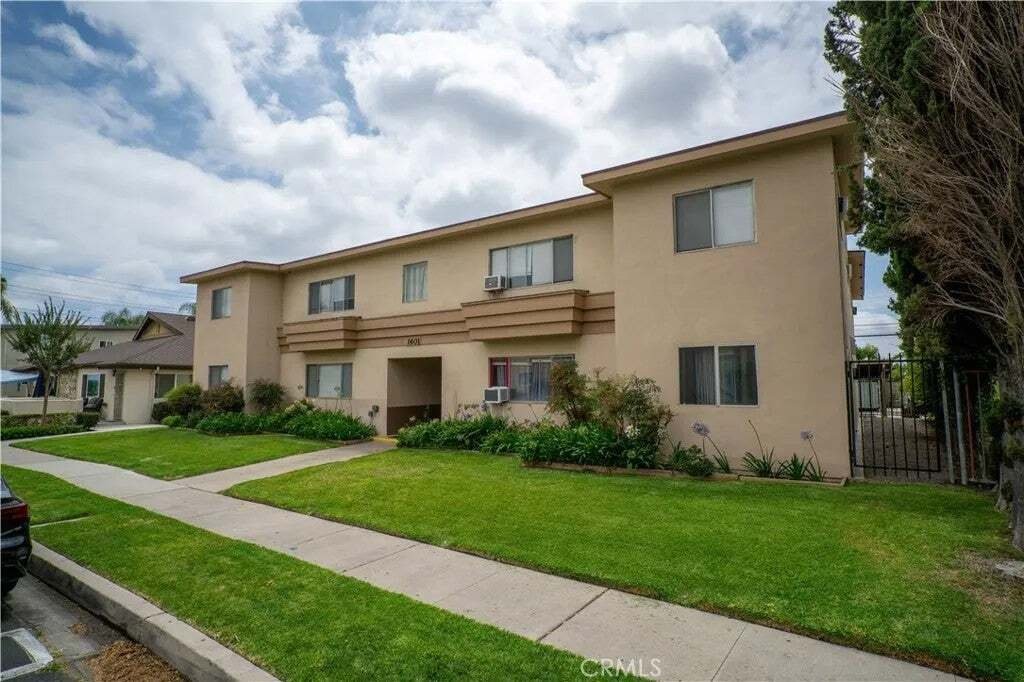Orange, California, United States 5 - 18646486