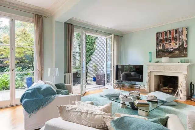 Townhouse in La Plaine des Sablons, Neuilly-sur-Seine, France 2 - 15908347