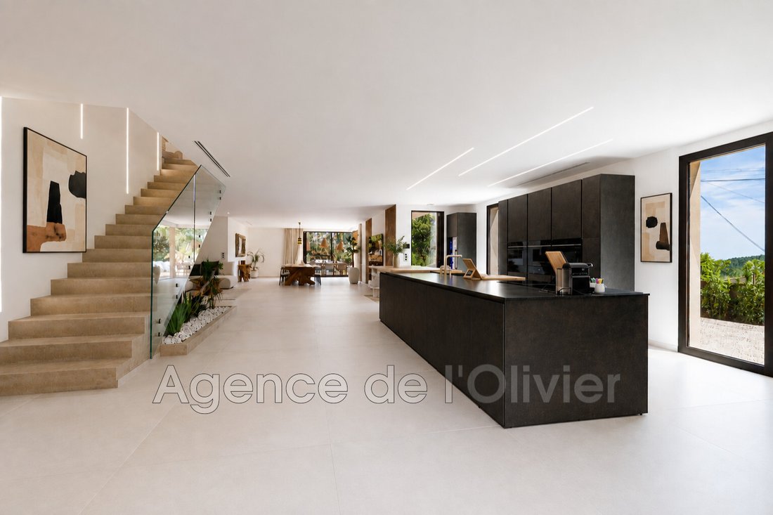 Villa in Le Rouret, Provence-Alpes-Côte d'Azur, France 3 - 18642566