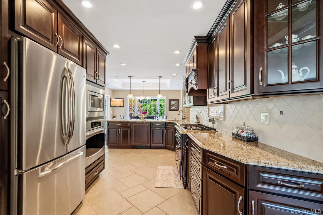 House in Syosset, New York, United States 5 - 18646722
