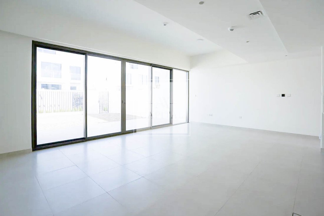 Townhouse in Dubai, United Arab Emirates 2 - 18648241