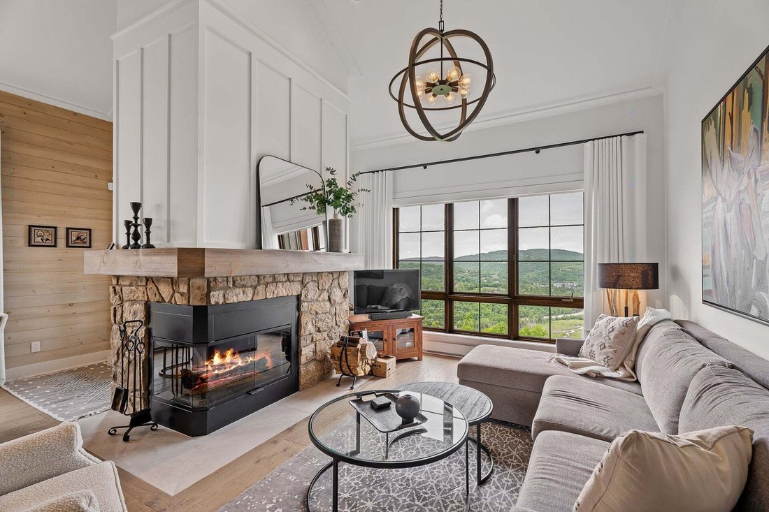 Condo in Mont-Tremblant, Quebec, Canada 2 - 18643713