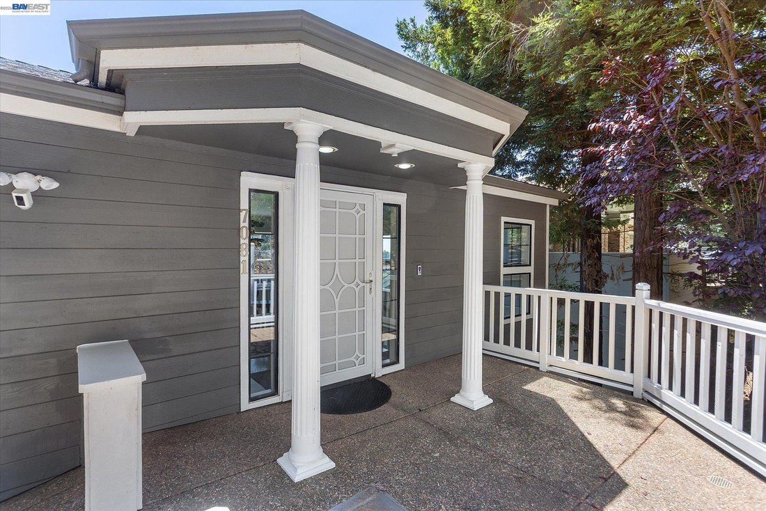 House in Oakland, California, United States 5 - 18646104