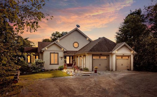 House in Val-des-Lacs, Quebec, Canada 1