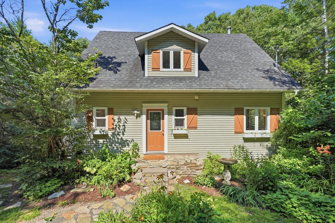 House in Chelsea, Quebec, Canada 2 - 18643479