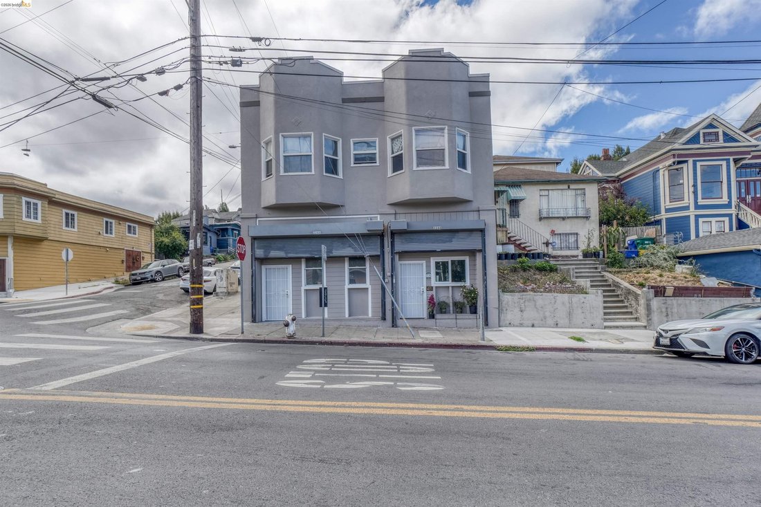 Oakland, California, United States 3 - 18646125