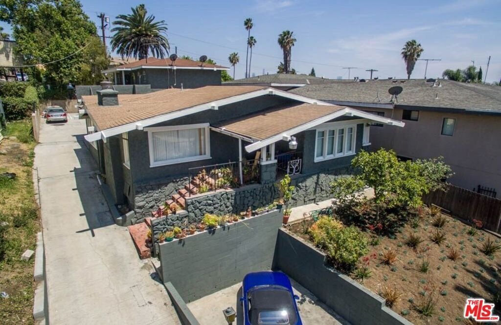 Los Angeles, California, United States 4 - 18645942