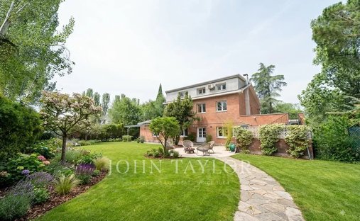 Chalet in Villafranca del Castillo, Villanueva de la Canada, Comunidad de Madrid 1