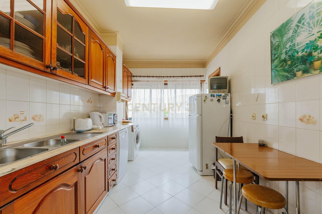 Apartment in Sao Domingos de Benfica, Lisbon, Portugal 2 - 18647428