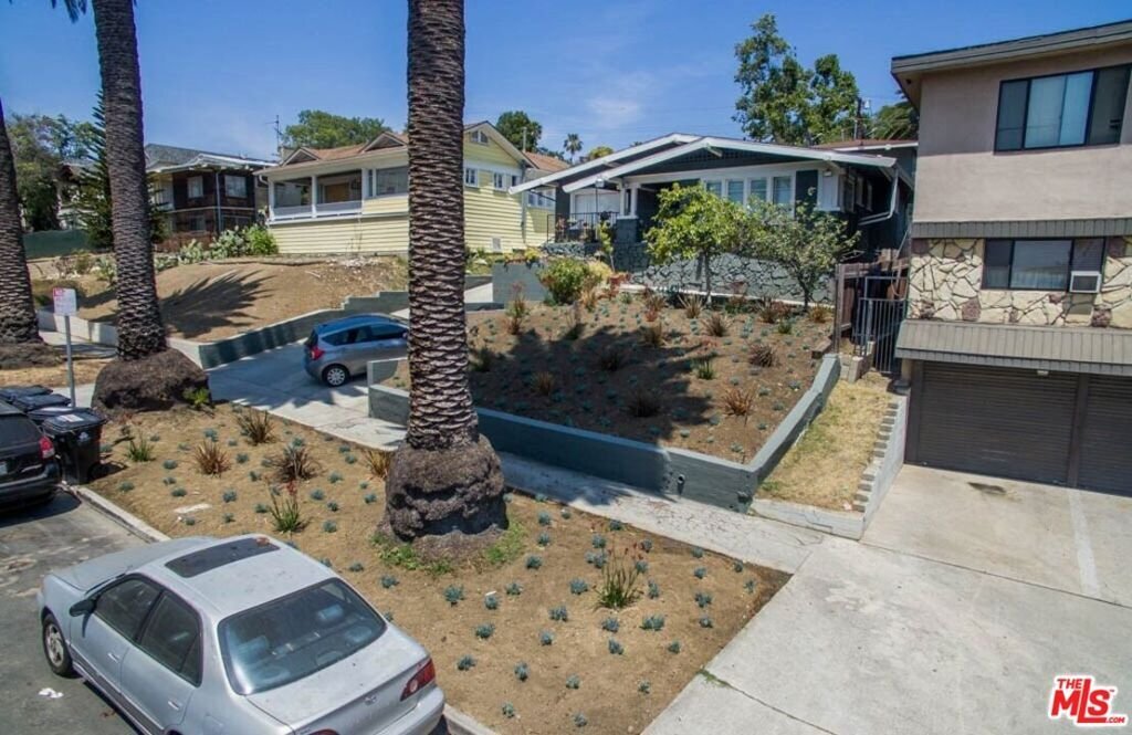 Los Angeles, California, United States 3 - 18645942