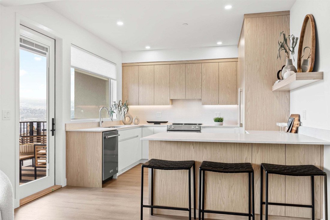 Townhouse in Kamloops, British Columbia, Canada 2 - 18642929