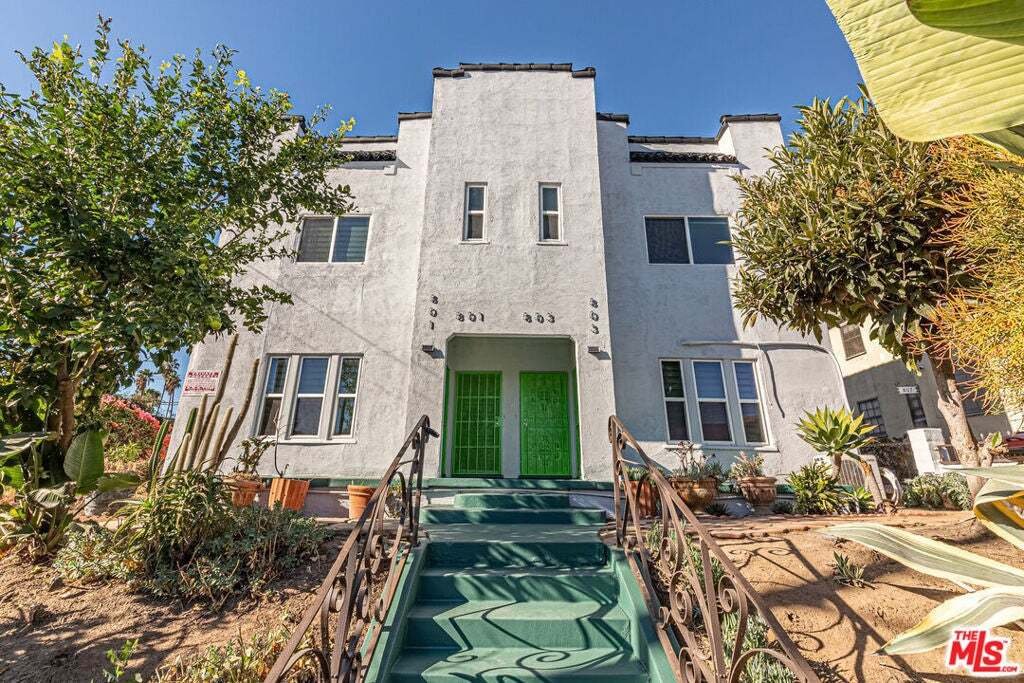 Los Angeles, California, United States 2 - 18645959