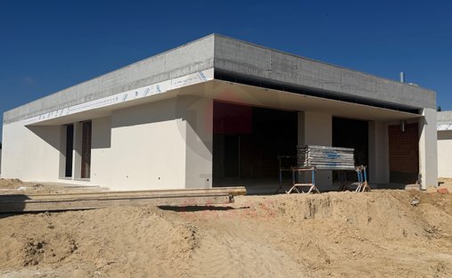 House in Santa Maria, Sao Pedro e Sobral da Lagoa, Leiria District, Portugal 1