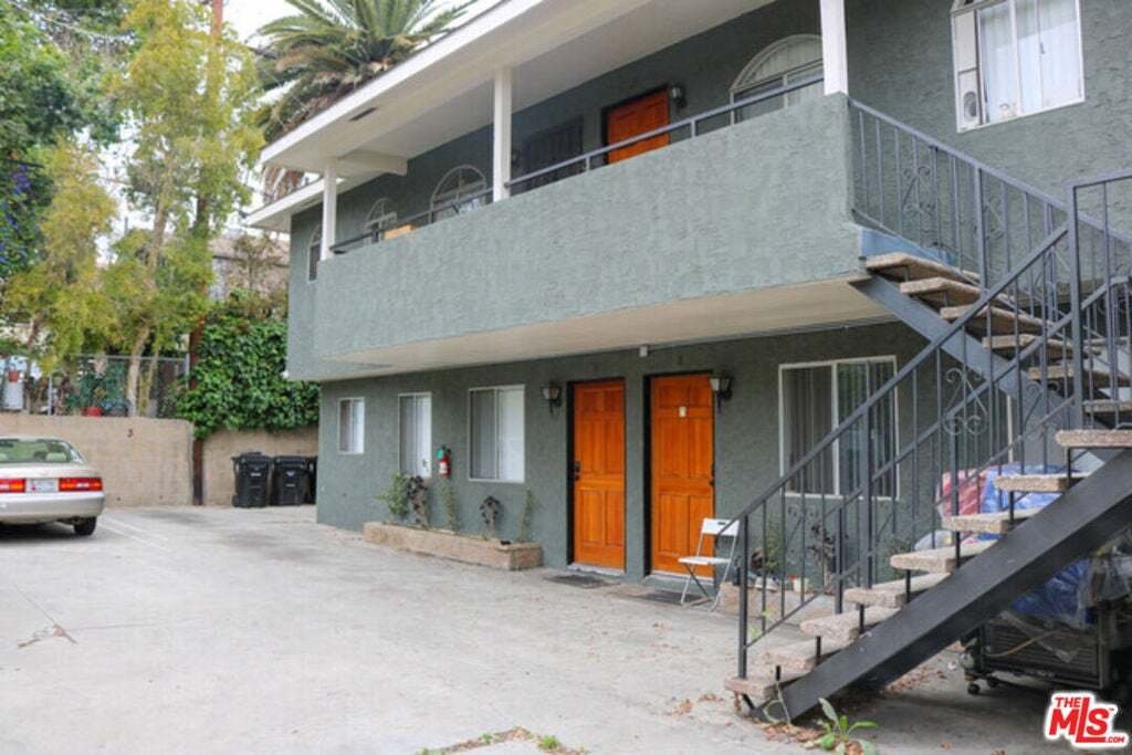 Los Angeles, California, United States 5 - 18645942