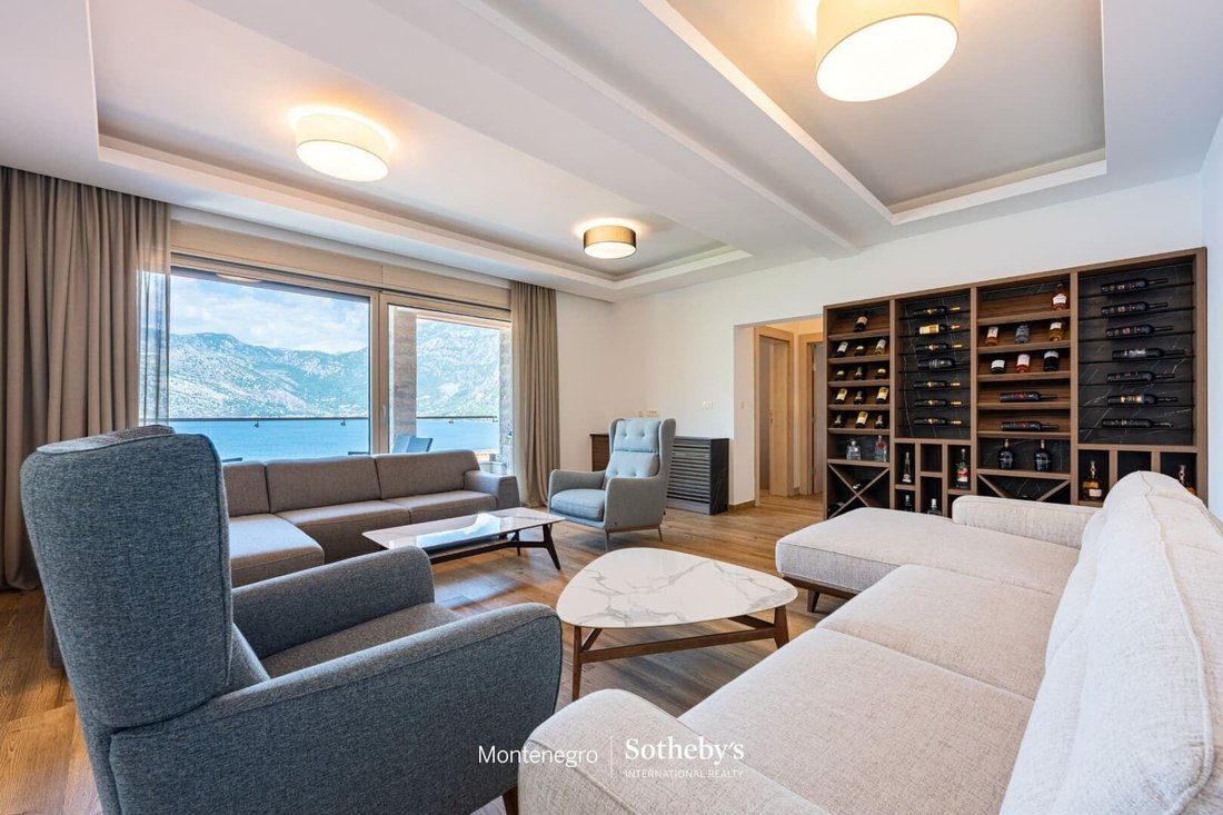 Apartment in Kostanjica, Kotor, Herceg Novi Municipality, Montenegro 4 - 18643958