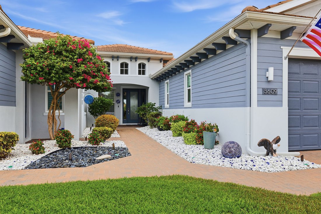 Bradenton, Florida, United States 4 - 18648501