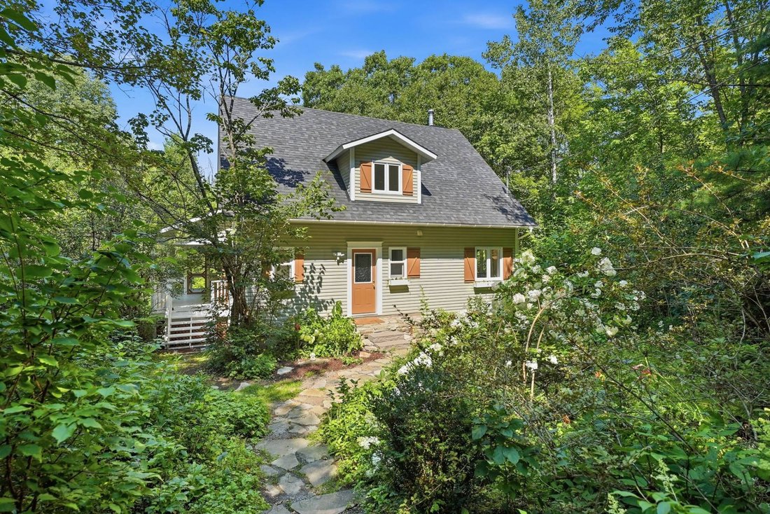 House in Chelsea, Quebec, Canada 1 - 18643479