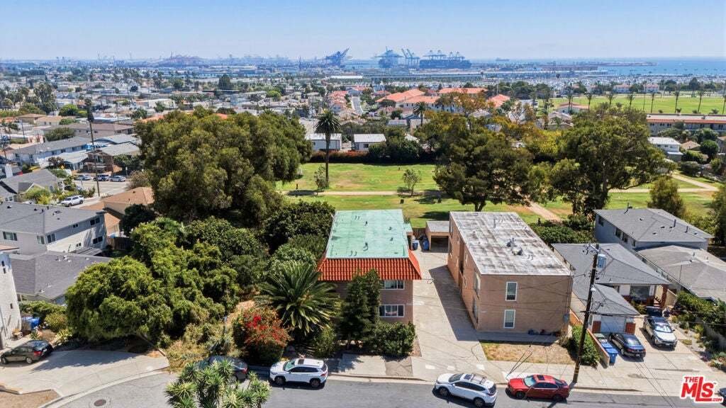 Los Angeles, California, United States 1 - 18645949