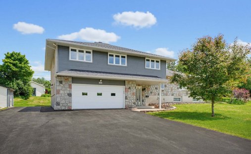 House in Gatineau, Quebec, Canada 1