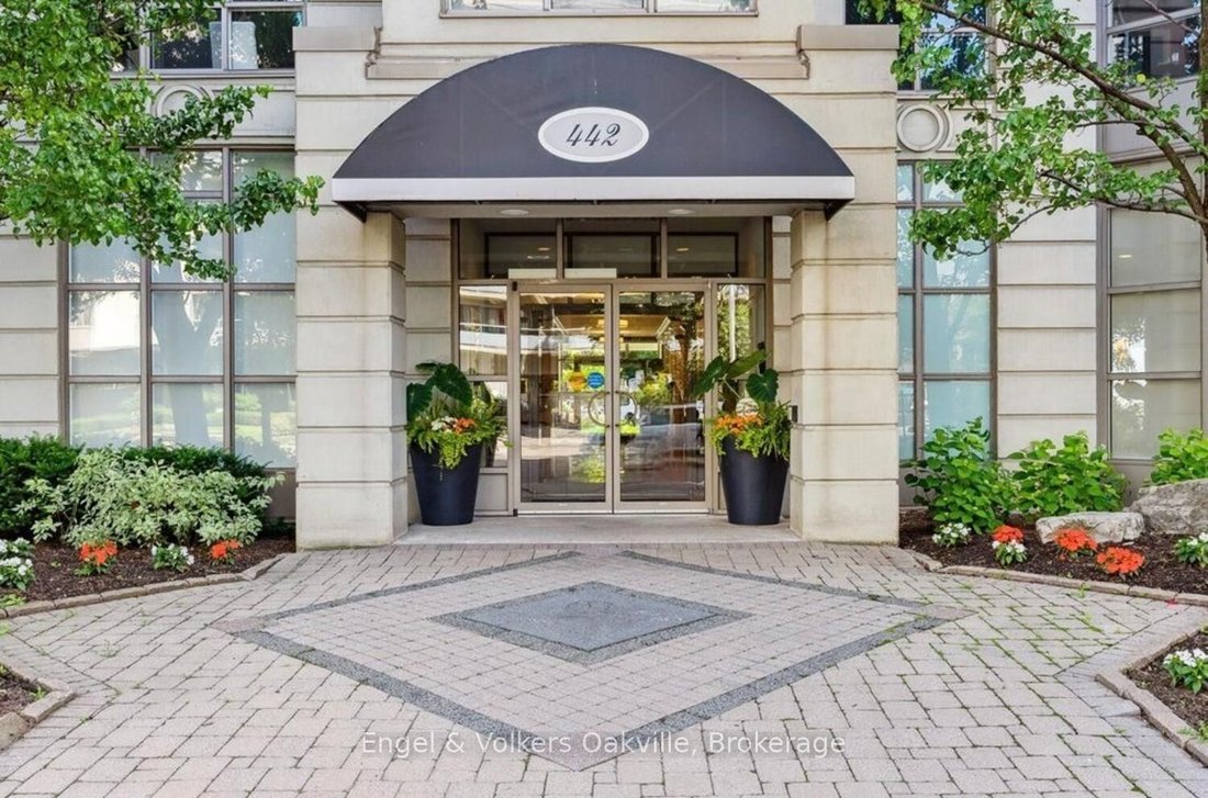 Condo in Burlington, Ontario, Canada 1 - 18643606