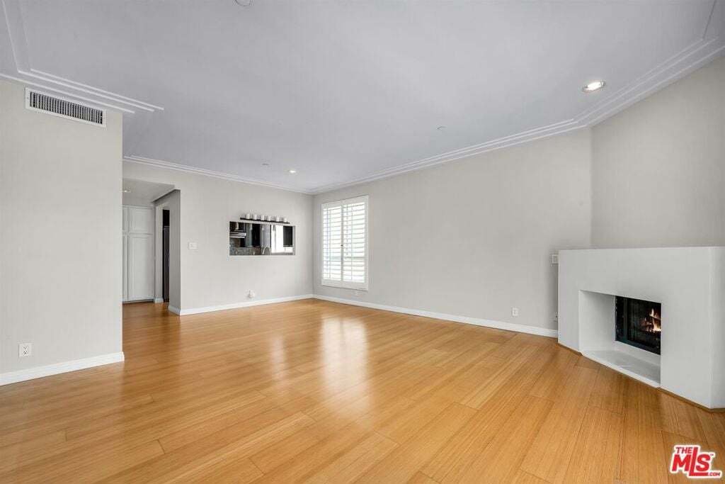 Condo in West Hollywood, California, United States 3 - 18645932