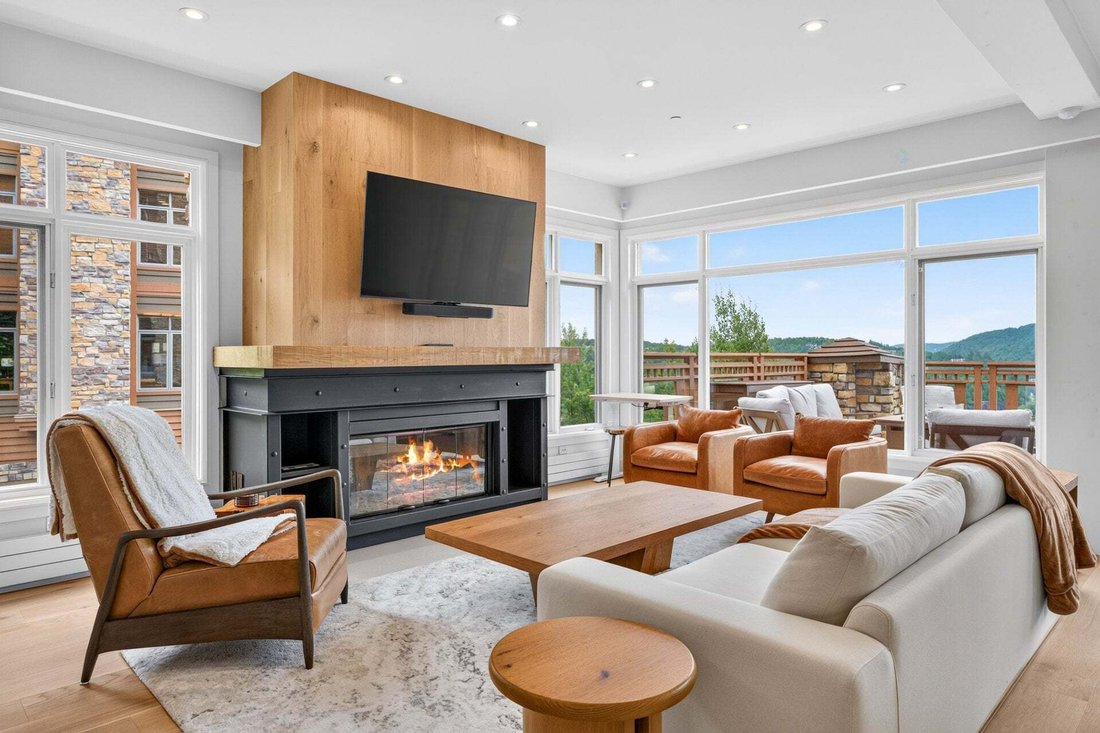 Condo in Mont-Tremblant, Quebec, Canada 2 - 18643727