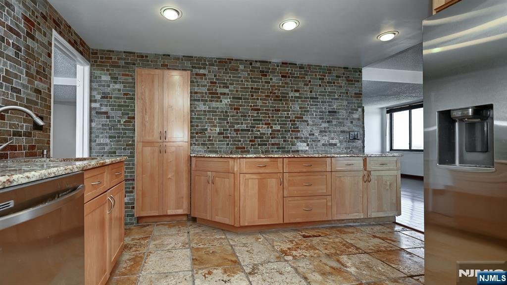 Condo in Secaucus, New Jersey, United States 5 - 18646774