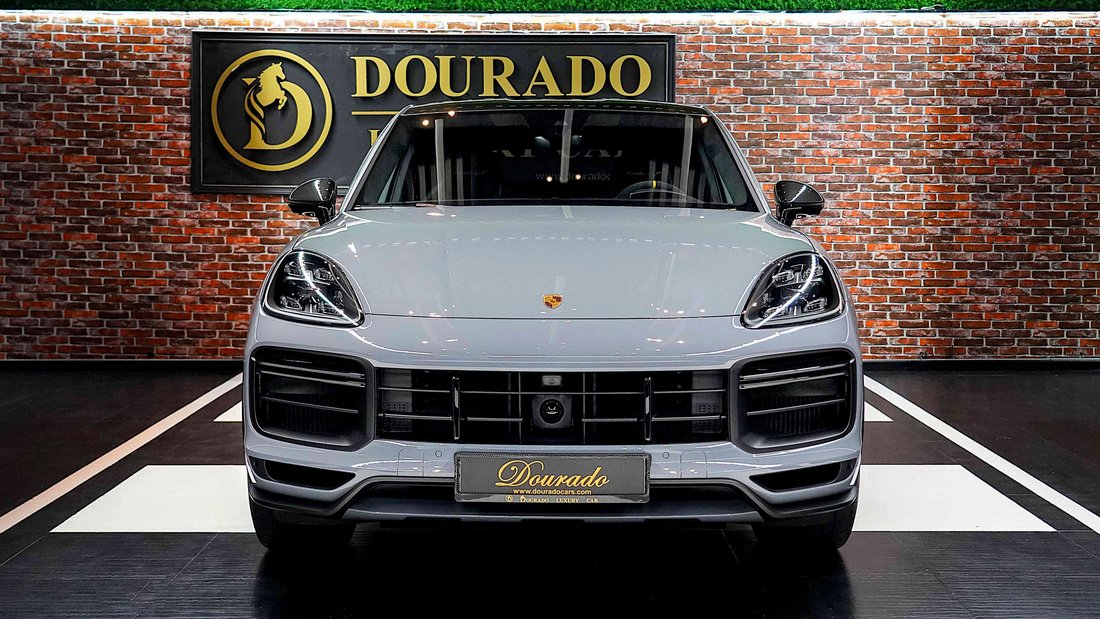 Suv in Dubai, United Arab Emirates 3 - 18648413