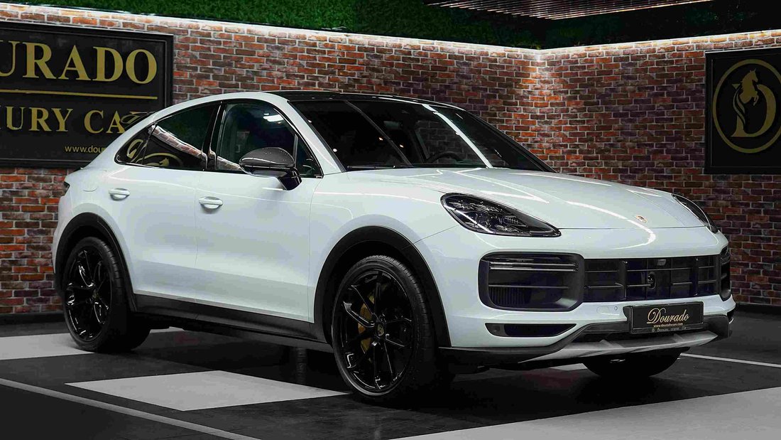 Suv in Dubai, United Arab Emirates 2 - 18648424