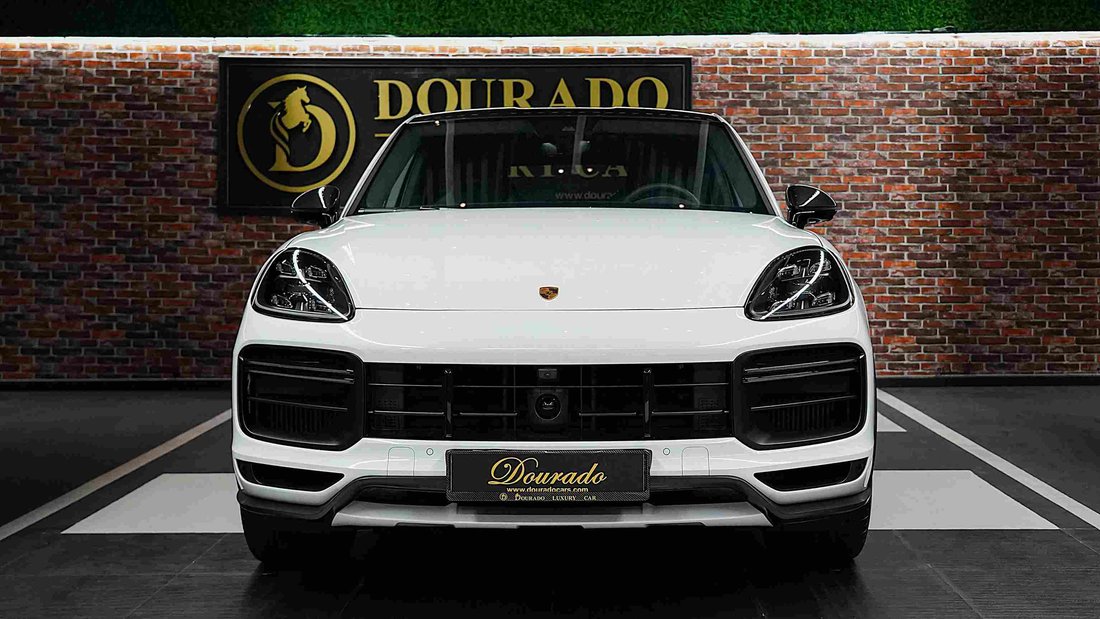 Suv in Dubai, United Arab Emirates 3 - 18648424
