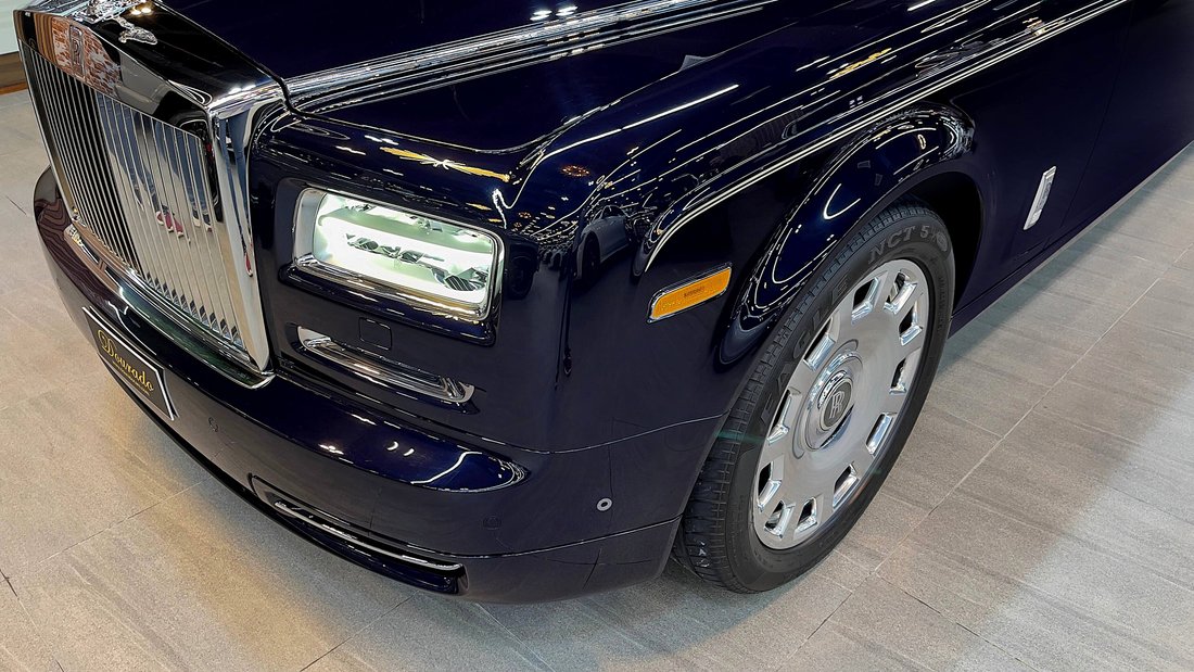Sedan in Dubai, United Arab Emirates 4 - 18648494