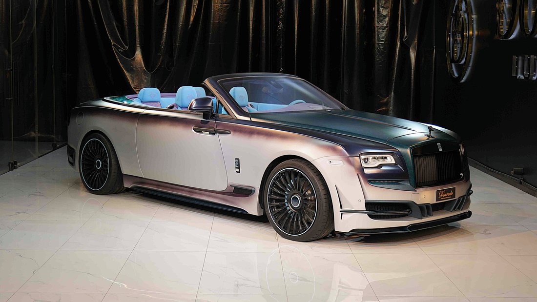 Cabriolet in Dubai, United Arab Emirates 1 - 18648601