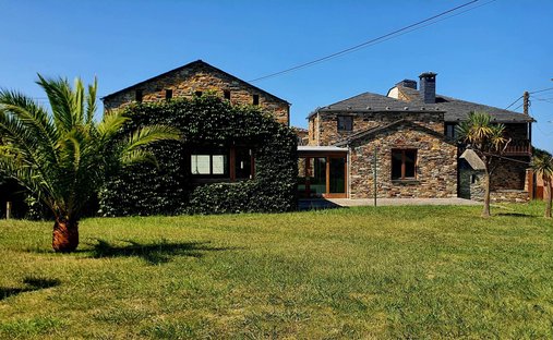 House in Tapia de Casariego, Asturias, Spain 1
