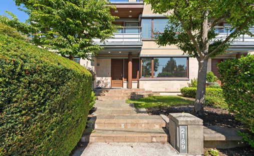 Townhouse in West Vancouver, British Columbia, Canada 1