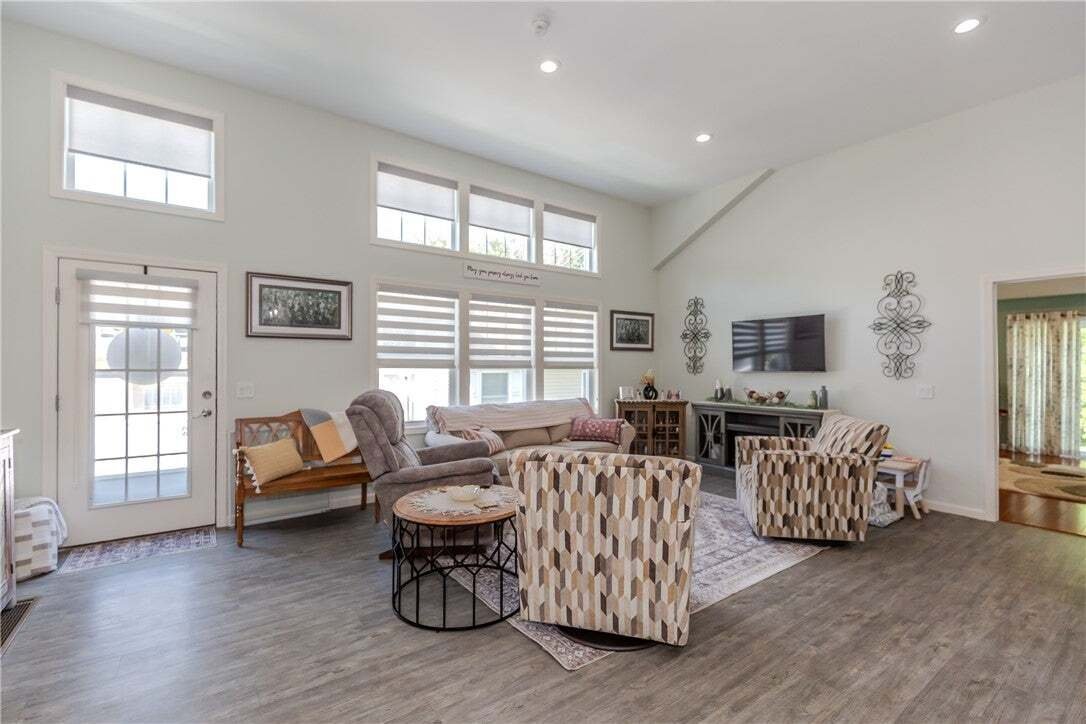 Condo in West Warwick, Rhode Island, United States 3 - 18648942