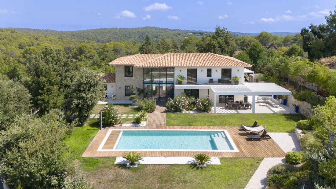 Villa in Nord, Roquefort-les-Pins, France 1 - 18649940