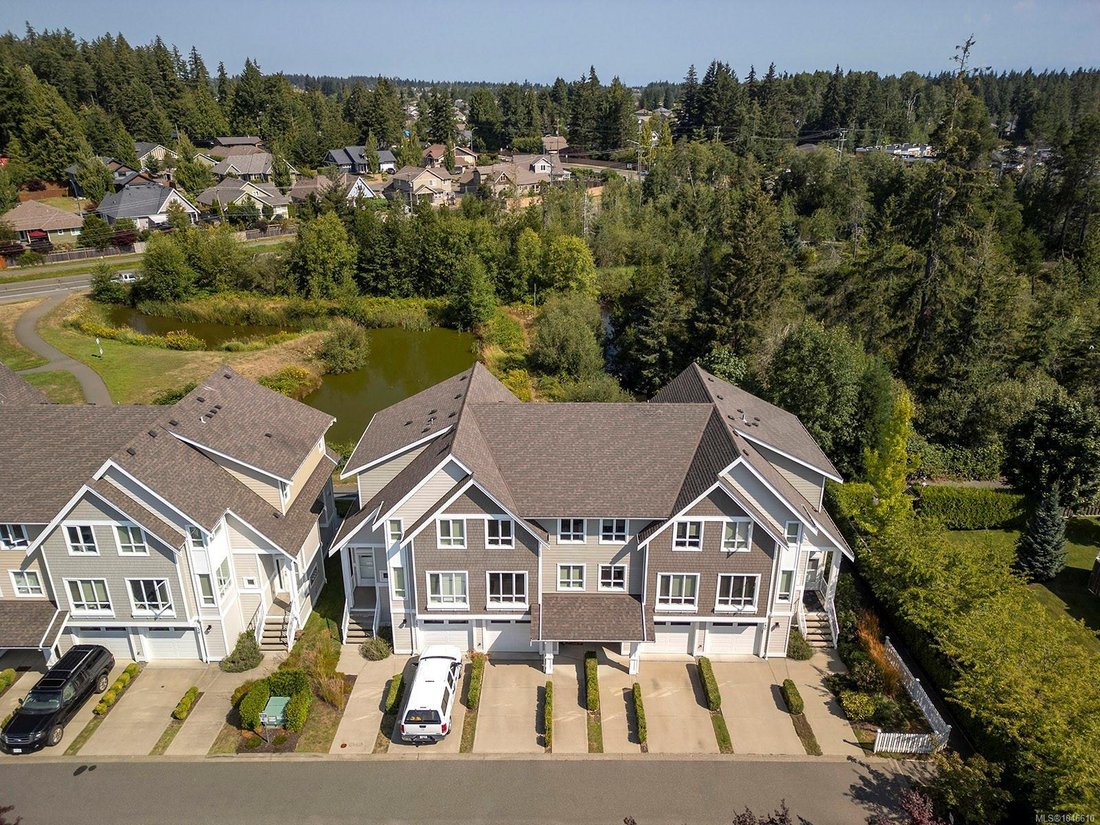 Townhouse in Comox, British Columbia, Canada 2 - 18649844