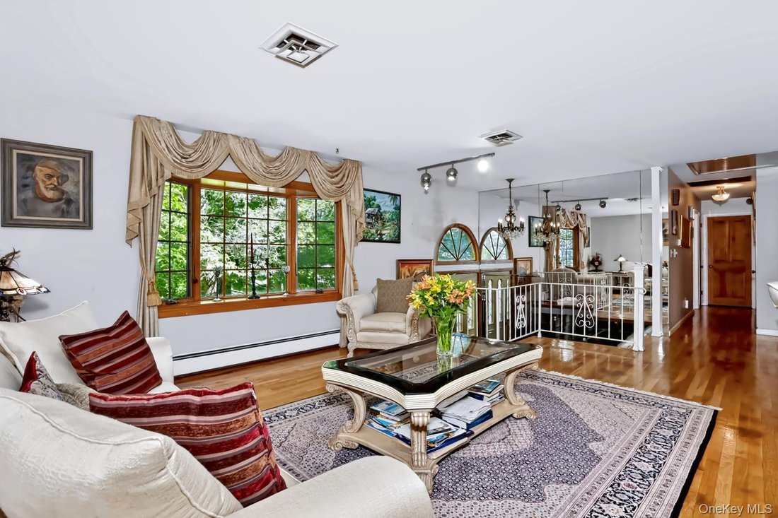 House in Spring Valley, New York, United States 5 - 18649363