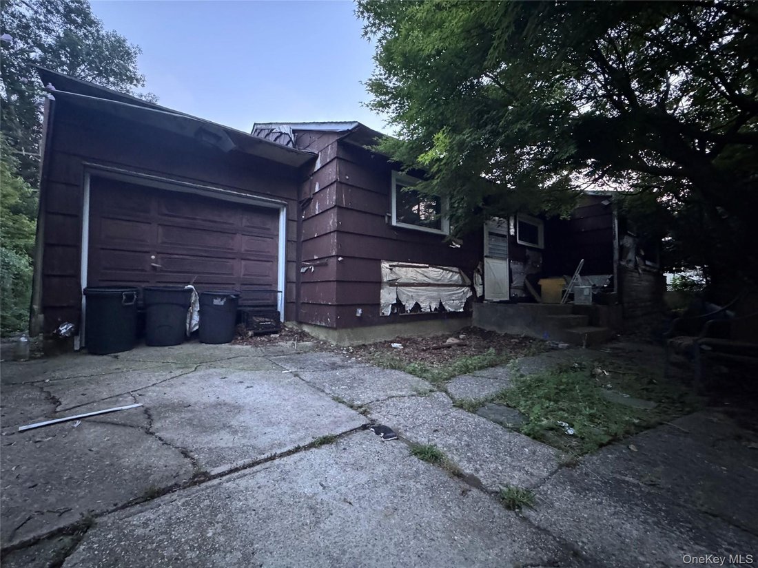 House in Plainview, New York, United States 1 - 18649052