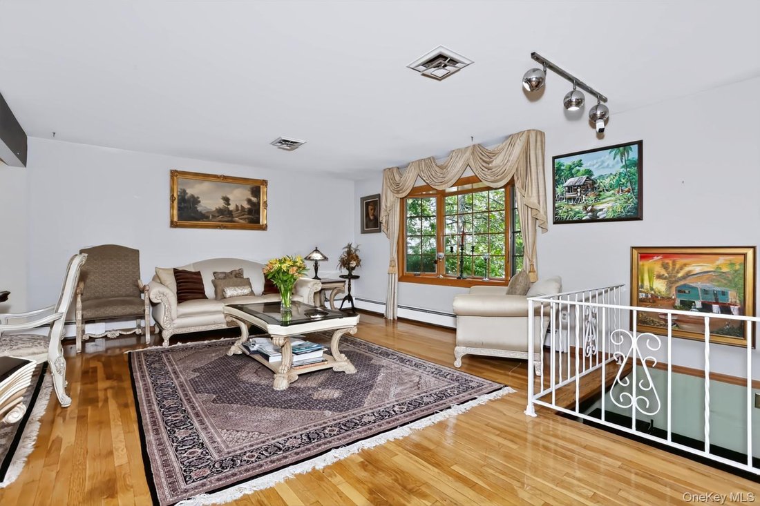 House in Spring Valley, New York, United States 4 - 18649363