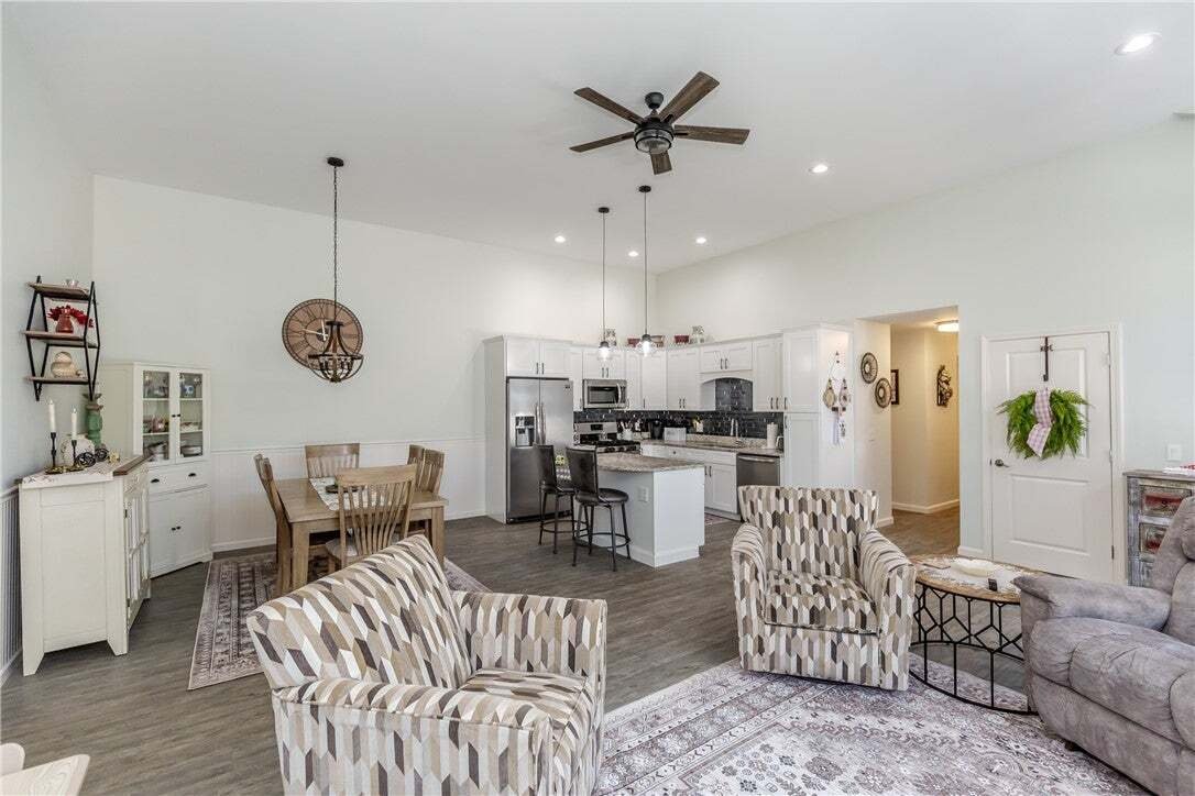 Condo in West Warwick, Rhode Island, United States 5 - 18648942