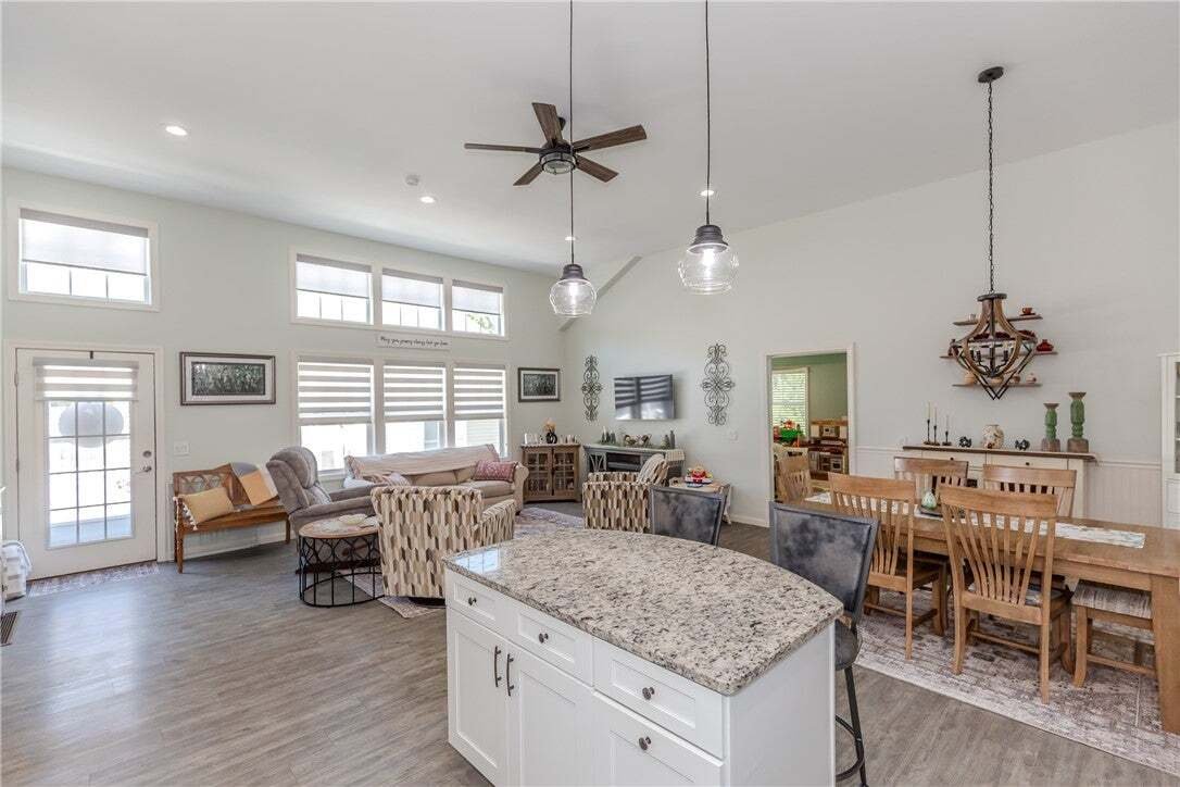 Condo in West Warwick, Rhode Island, United States 4 - 18648942