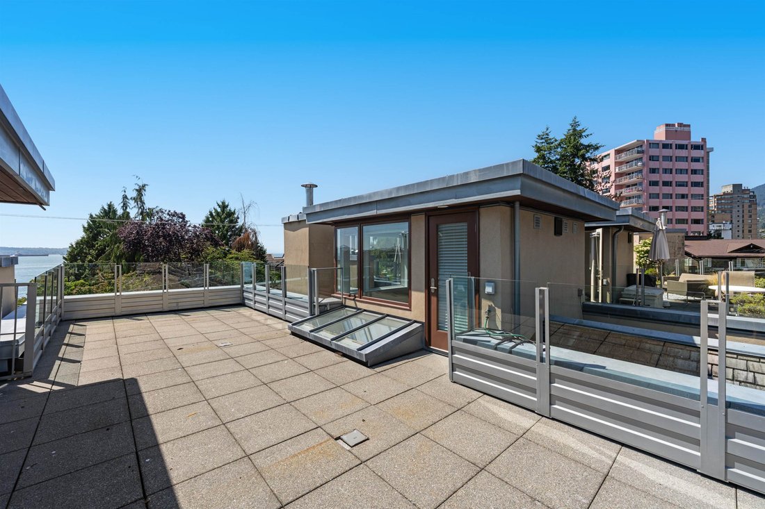 Townhouse in West Vancouver, British Columbia, Canada 5 - 18649856