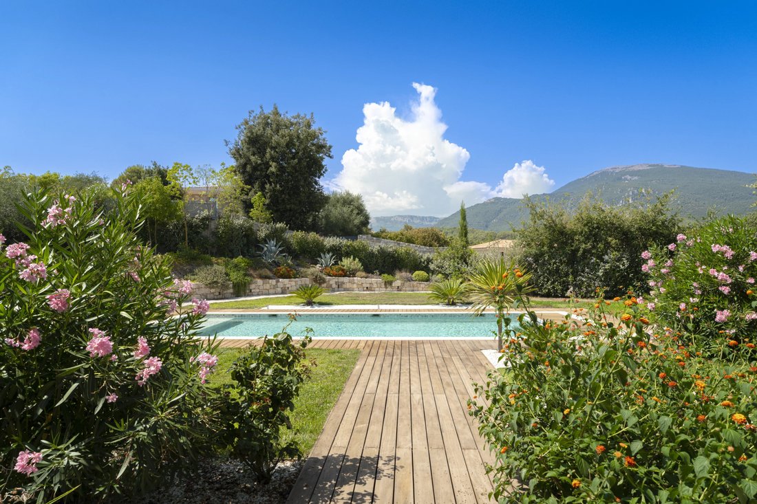 Villa in Nord, Roquefort-les-Pins, France 3 - 18649940