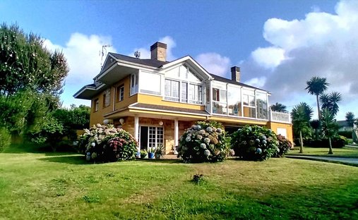 House in El Franco, Asturias, Spain 1