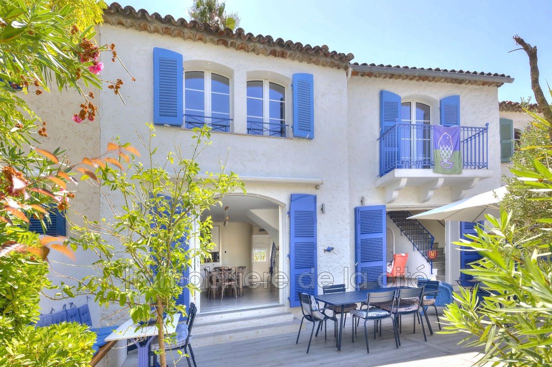 Villa in Grimaud, Provence-Alpes-Côte d'Azur, France 1 - 18649754